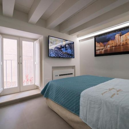 Ortigia Charme Piazza Duomo Apartment Syracuse Exterior photo
