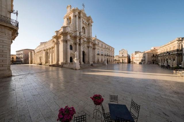 Ortigia Charme Piazza Duomo Apartment Syracuse Exterior photo